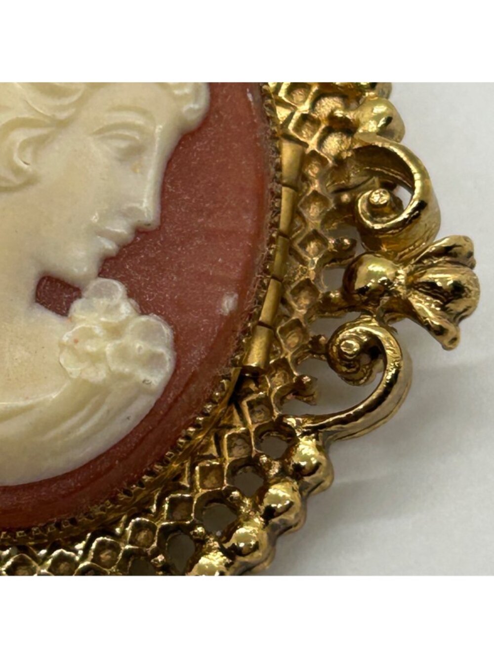 Vintage Avon Cameo Locket Brooch Pin Gold Tone Filigree Perfume Solid Glacé 1970 - Picture 10 of 12
